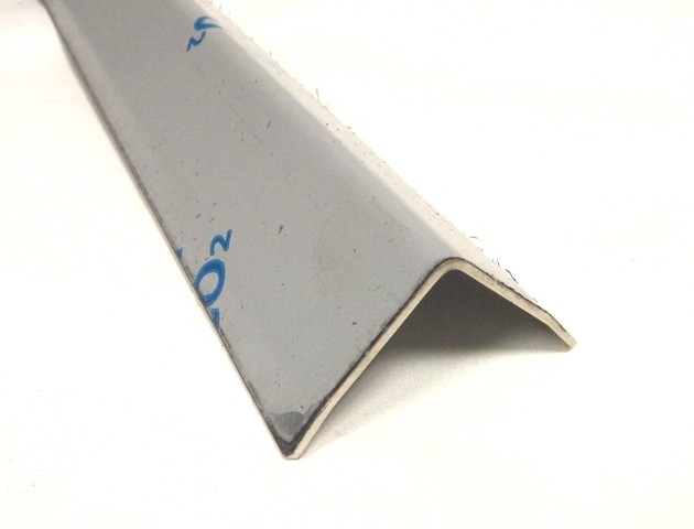 Edelstahl Winkel 40x40mm Eckschutzschiene 1,5mm dreifach gekantet